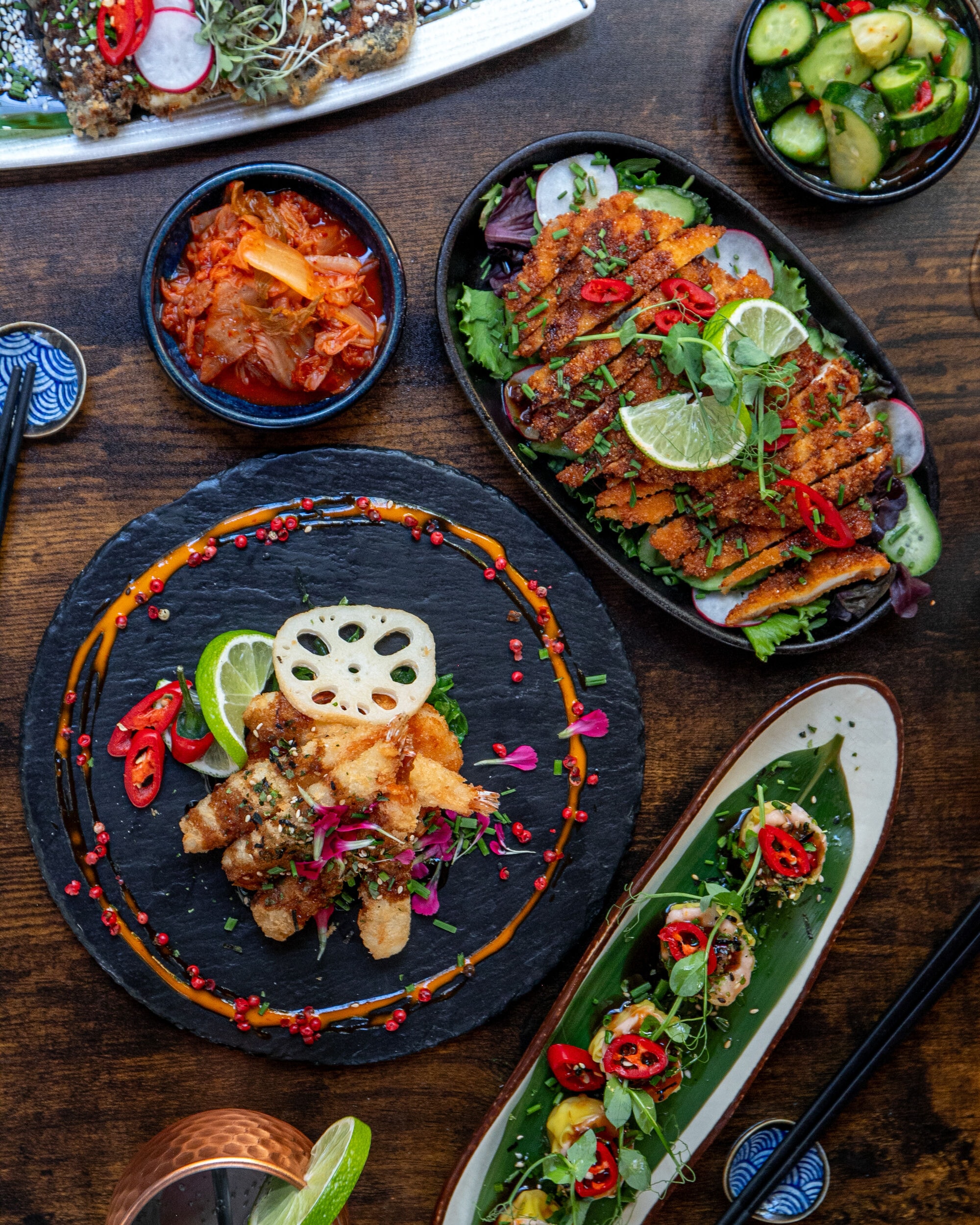 Roots Experience — exterior noturno em Santos, Lisboa